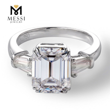 Anello di fidanzamento con 3 pietre di diamante coltivato in laboratorio da 2 carati con taglio smeraldo in oro 14k 18k